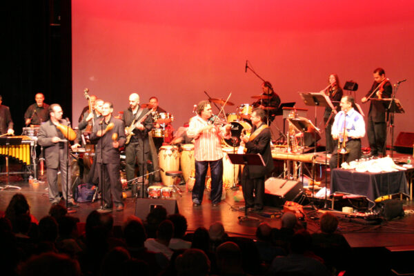 Performing at the Queens Theatre in the Park with very special guest violinist Alfredo de la Fé, December 15, 2006